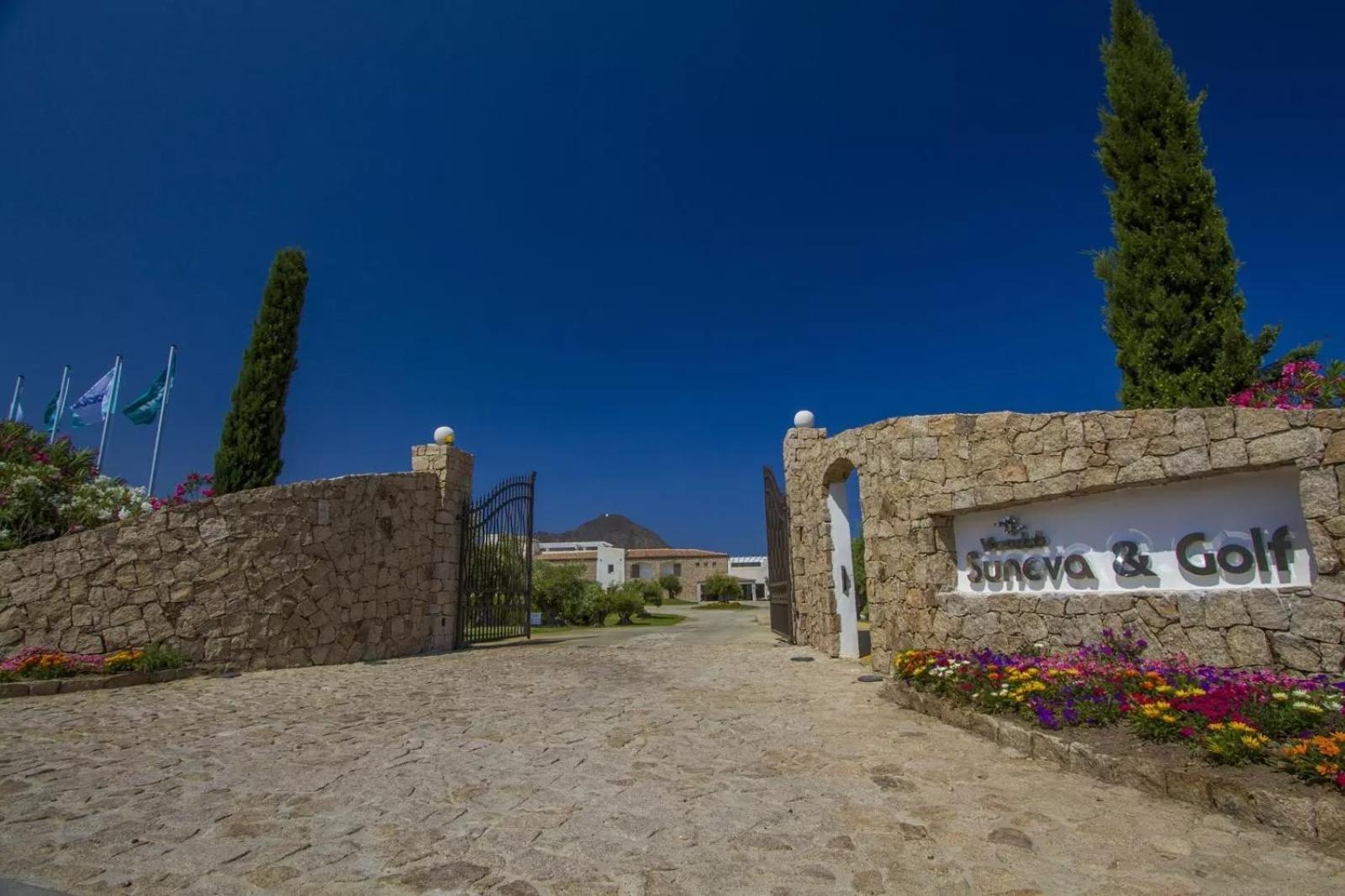 Suneva Wellness & Golf Resort Costa Rei Exterior photo